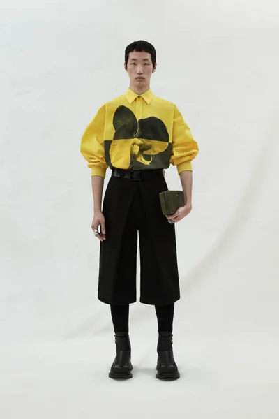 Look 16